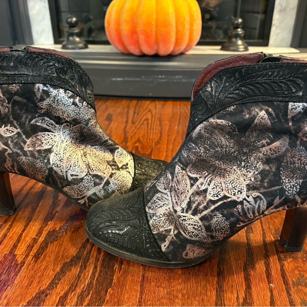 Monroe & Main Black Floral Heeled Boots
